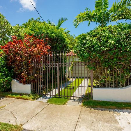 Entire Private Beautiful 2 Bedroom Plus Den House With Gated Front&Back Yard And Free Parking 10Min Drive To Miami Beach Luaran gambar