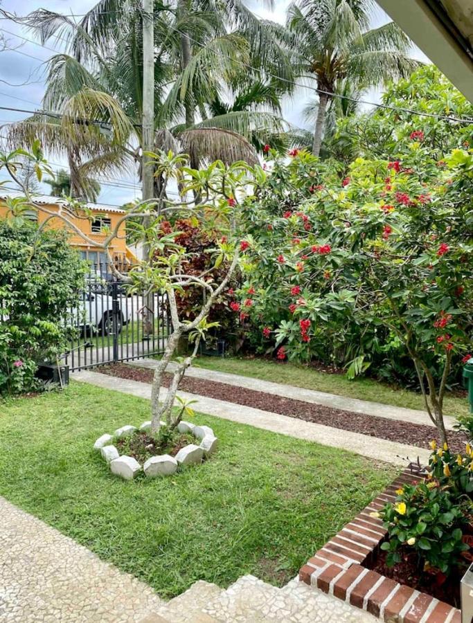 Entire Private Beautiful 2 Bedroom Plus Den House With Gated Front&Back Yard And Free Parking 10Min Drive To Miami Beach Luaran gambar