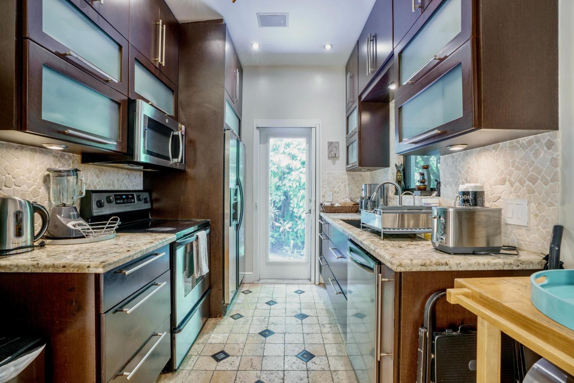 Entire Private Beautiful 2 Bedroom Plus Den House With Gated Front&Back Yard And Free Parking 10Min Drive To Miami Beach Luaran gambar