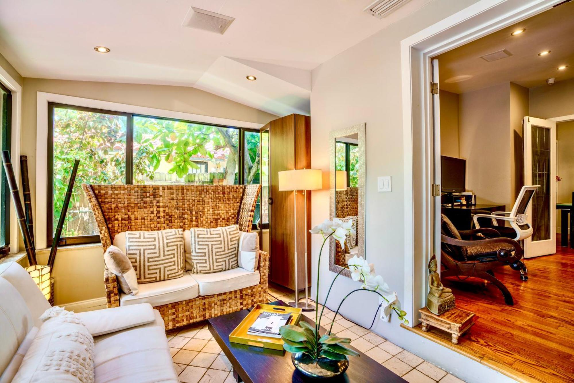 Entire Private Beautiful 2 Bedroom Plus Den House With Gated Front&Back Yard And Free Parking 10Min Drive To Miami Beach Luaran gambar
